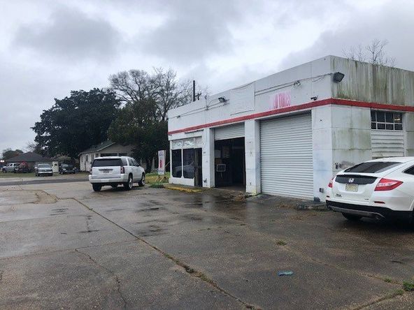 ± 1,400 SF Commercial Building: 3515 N Acadian Thruway, Baton Rouge, LA 70805
